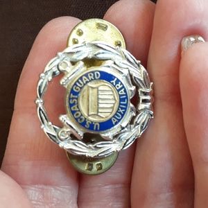 👉U.S. COAST GUARD AUXILIARY👈 DOUBLE PINBACK PIN